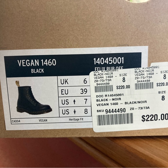 New vegan 8 hole Dr Martens - Picture 3 of 3